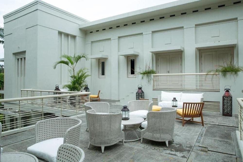 The Shalimar Boutique Hotel Malang Exterior photo